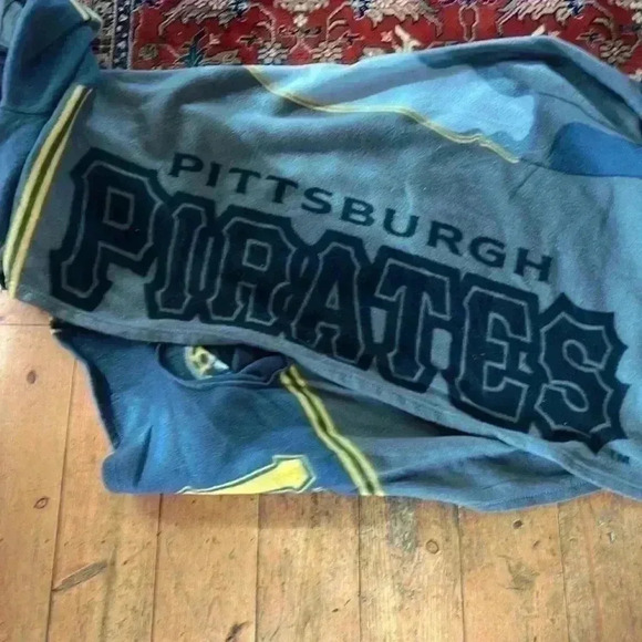 Pittsburgh pirates fleece long Poncho. - Picture 5 of 6